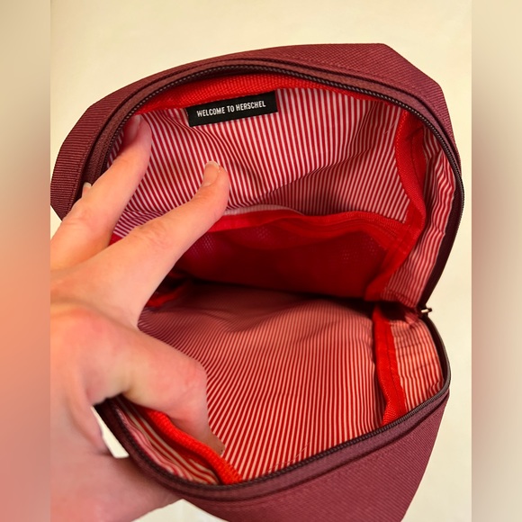 NWOT Hershel Heritage Shoulder Bag | Maroon - Picture 8 of 9